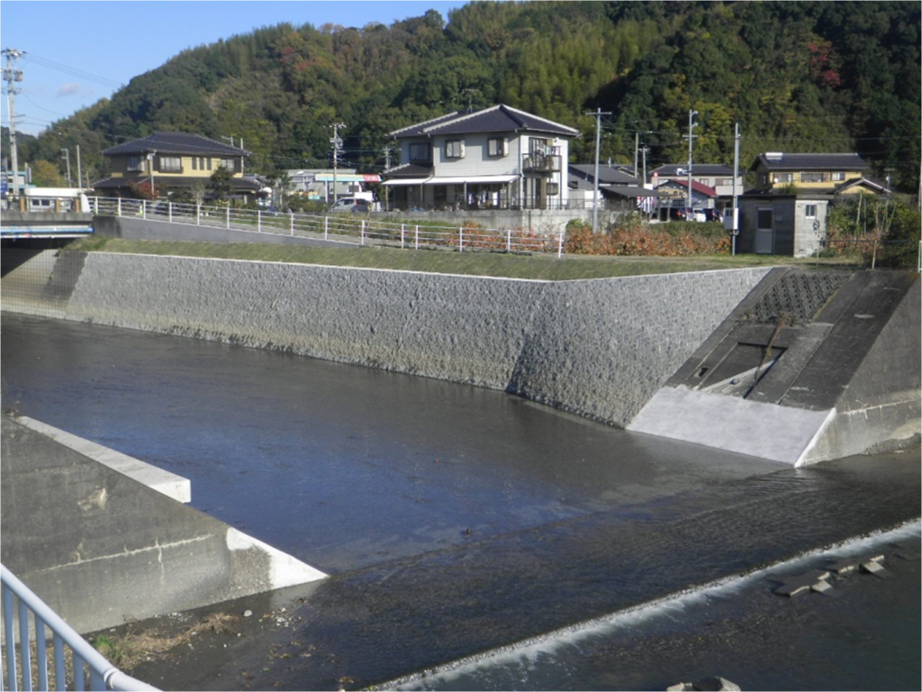 写真：二級河川葉梨川矢板護岸